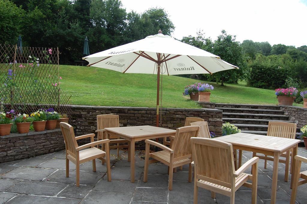 The Bell At Skenfrith Hotel ภายนอก รูปภาพ